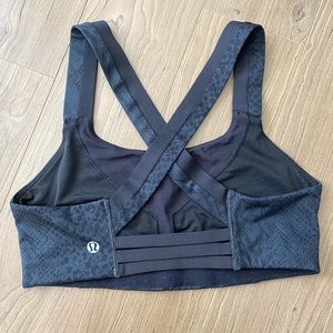 Lululemon sports bra